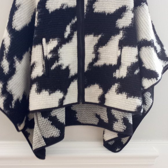 'FRENCH CONNECTION' Wool blend Cape with Pockets Size S-M Large Houndstooth - Picture 2 of 11